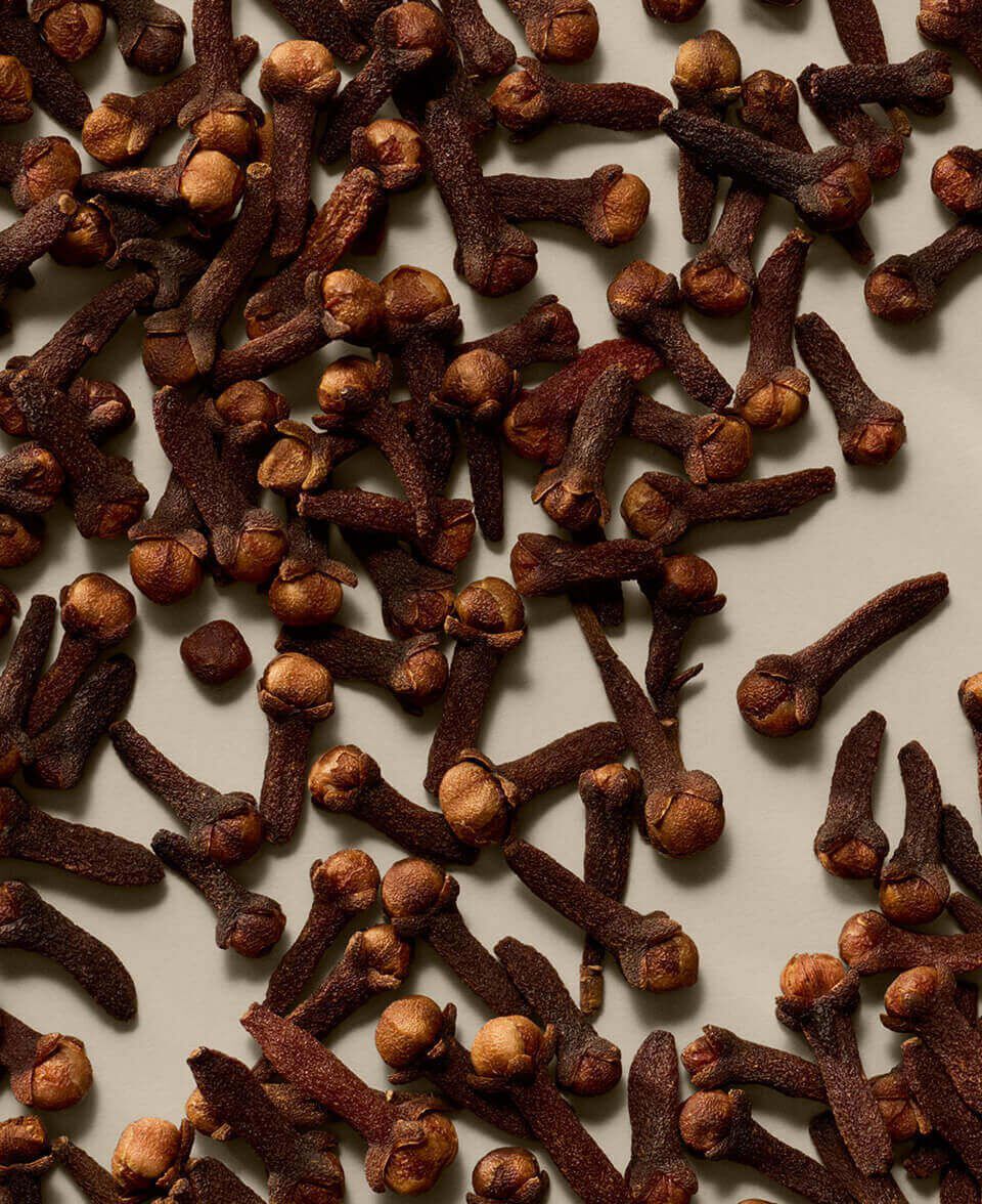 Herbaceous, Woody, Spicy Image